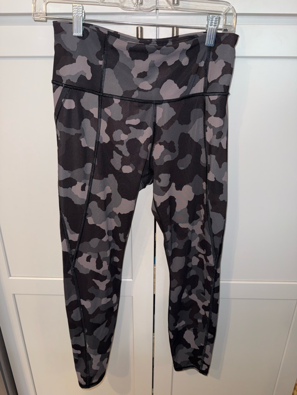 Athleta Lightning Camo 7/8 Leggings Gray Black Size S NWOT High Rise